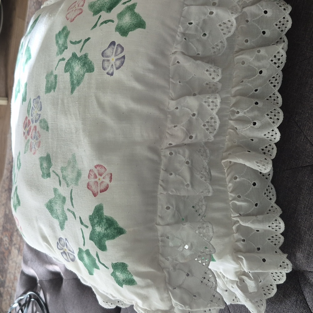 Two Ivy Shabby Chic Pillows With Ruffle - Picture 4 of 5